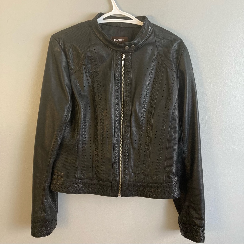 Danier Discontinued women’s black leather jacket embroidered details zip up Sz m